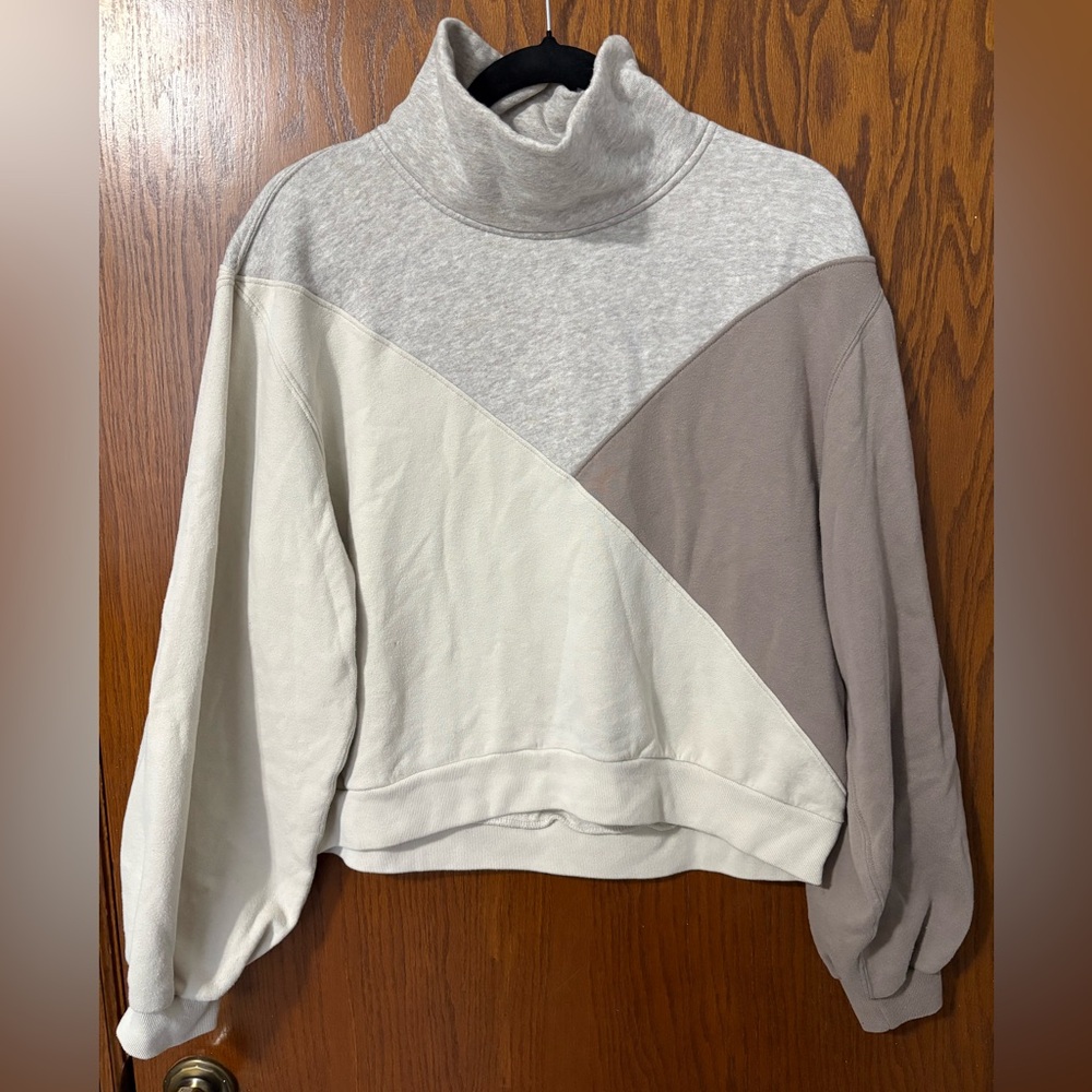 🔥Abercrombie & Fitch Tri-Tone Turtleneck Sweater